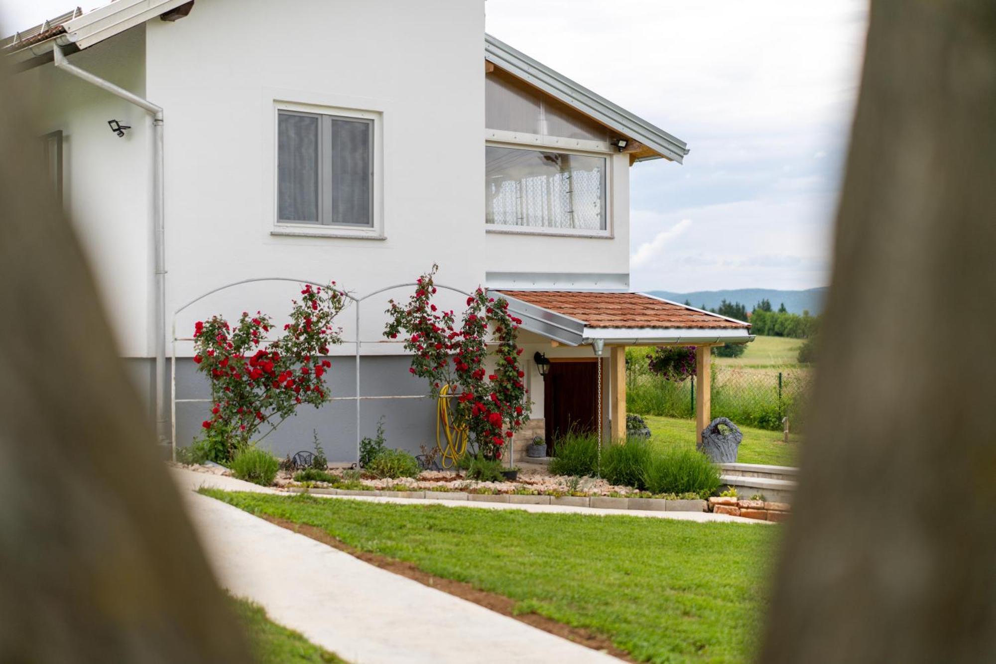 Vila Kuca Za Odmor Belina Otočac Exteriér fotografie